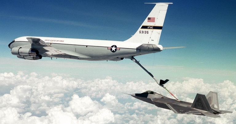F-22A + KC-135E